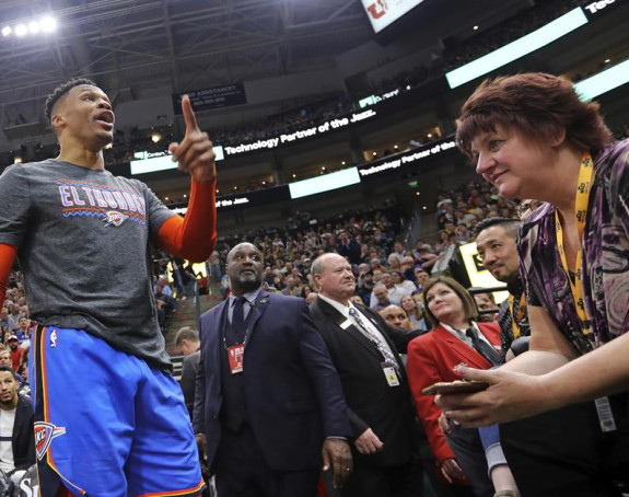 Vestbruk bjesnio, prijetio paru kraj terena!