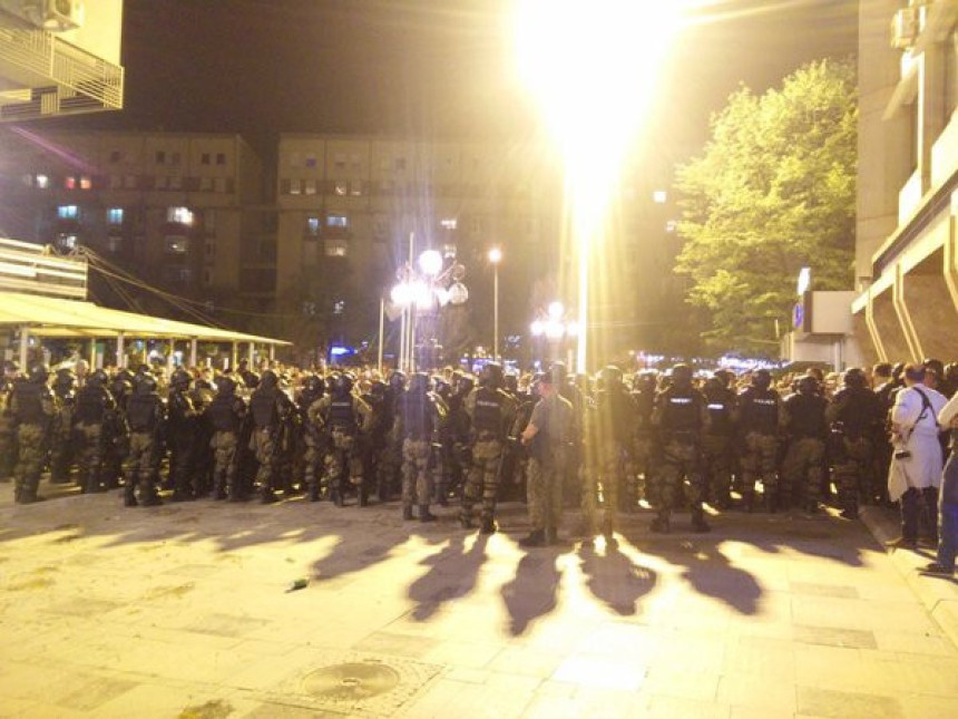 Državni udar? Građani Skoplja na ulicama