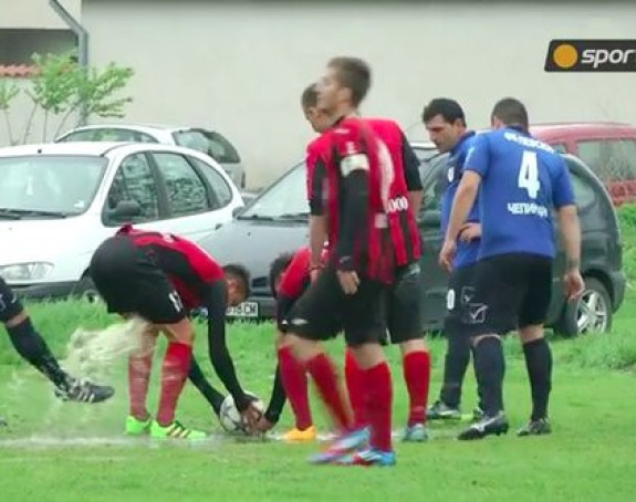 Video: Presmiješno! Penal u Bugarskoj i prskanje vodom!