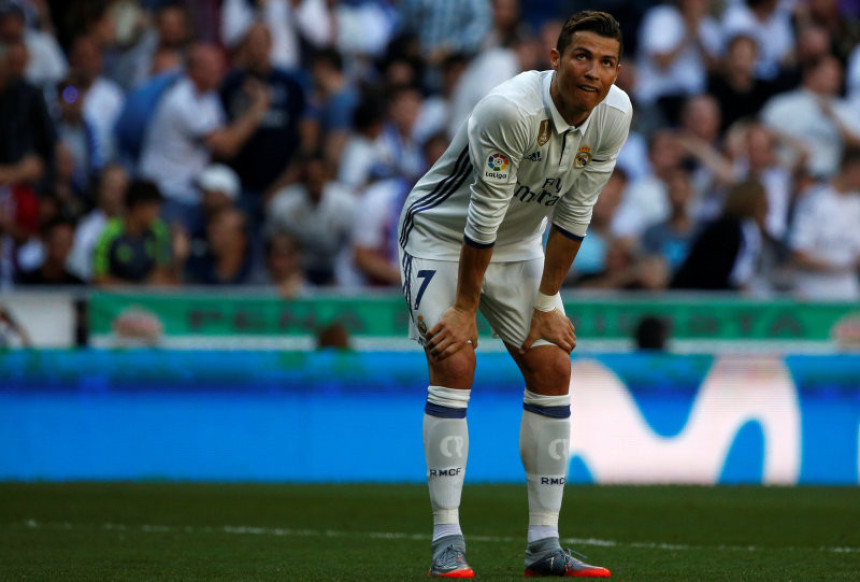 Ronaldo, podsjeti nas šta to biješe gol!