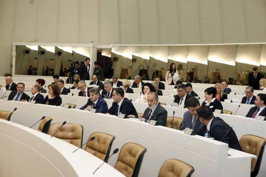 SNSD mjesecima blokira Komisiju