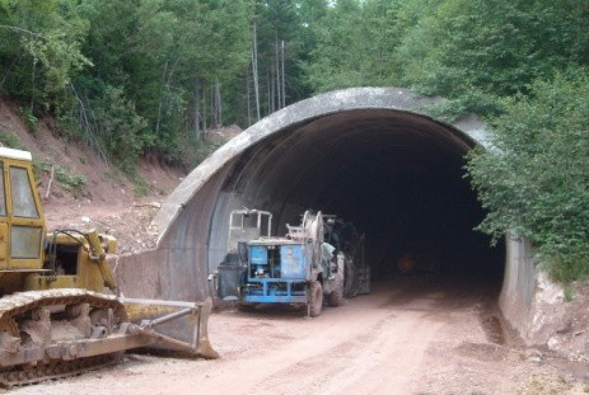 Milioni svrnuti kroz tunel "Stambulčić"