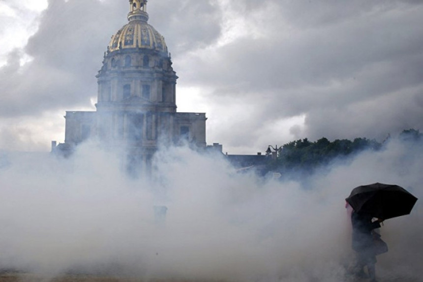 Pariz: Sukob policije i demonstranata