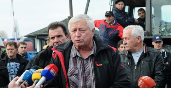 "Tajkunima Vlada dala 300 miliona, a nema 30 za podsticaje?!"