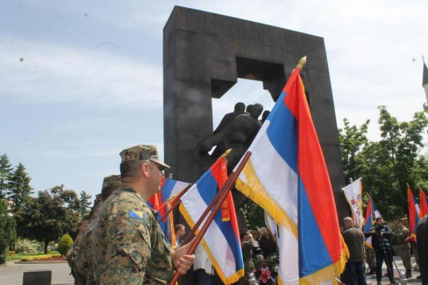 Svečani defile i doček zastava