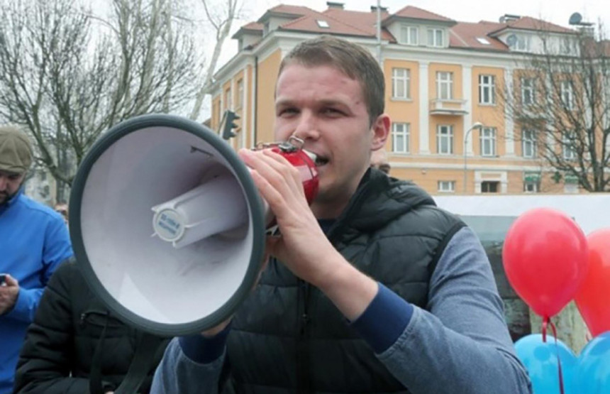 "Нека Милорад обуче униформу!"