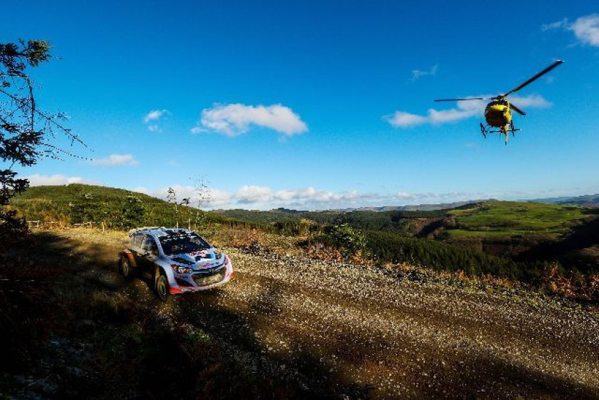 WRC: Nojvil praši Latvalu i Ožijea na sardinijskom makadamu!
