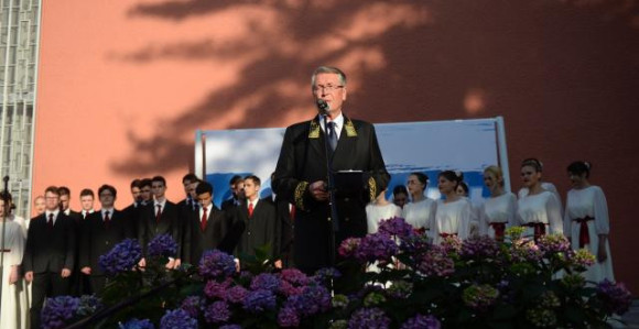 Do slabe vlasti preko lažnih demokrata