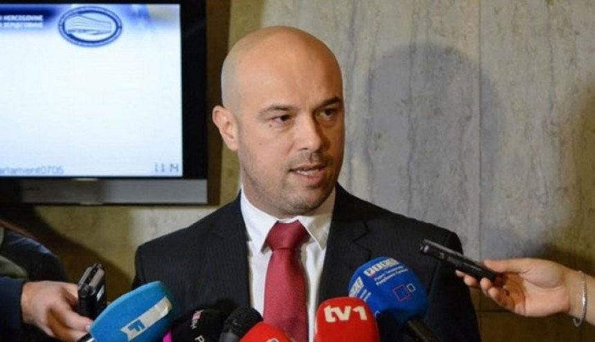 Prisutan veliki pritisak politike