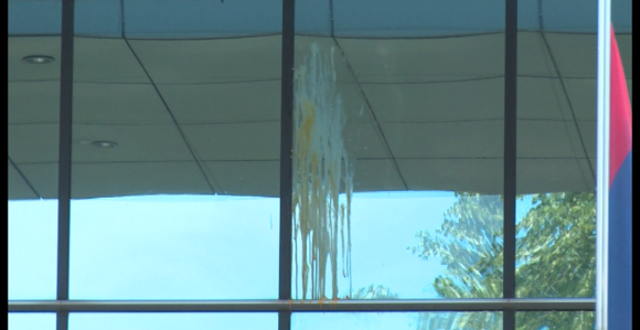 Ponovo jajima gađao Vladu RS