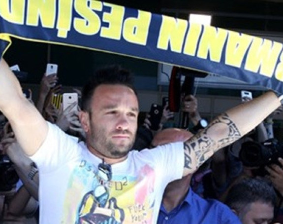 Kamere, blicevi, navijači: Fener dočekao Francuza!