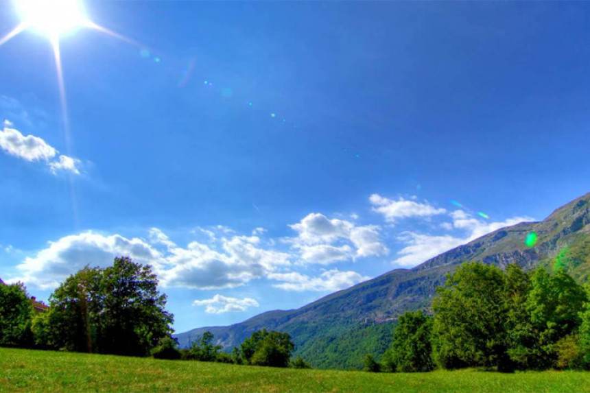 Sunčano i sparno, temperatura i 36 