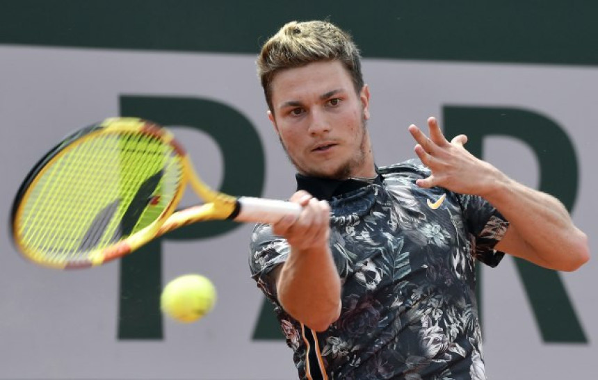 Štutgart: Kecmanović ispao od Štrufa!