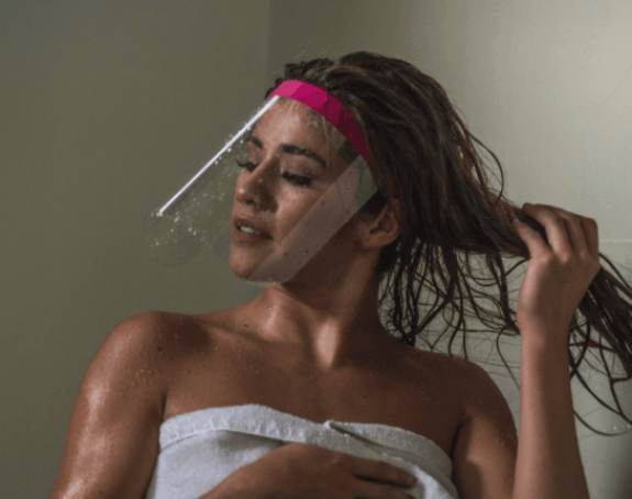 Sa šminkom pod tuš