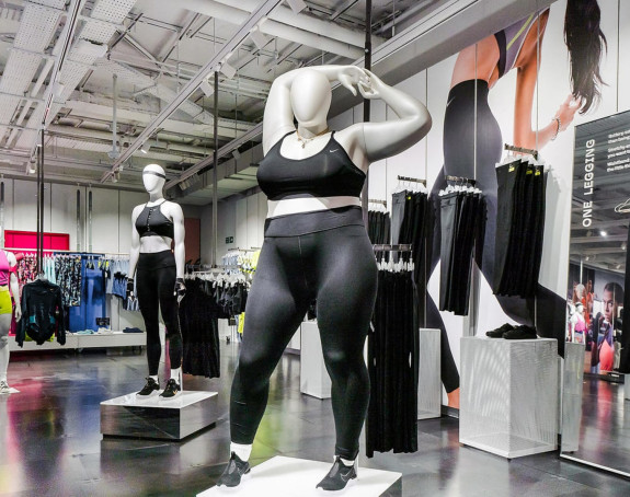 Nike plus-sajz lutke