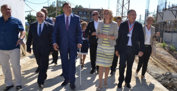 Vlast nezakonito prodaje zemljište 