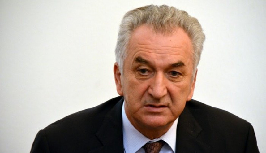 Сјенку на самит бацила Влада РС