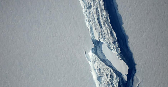 Pucanje ogromne ledene sante