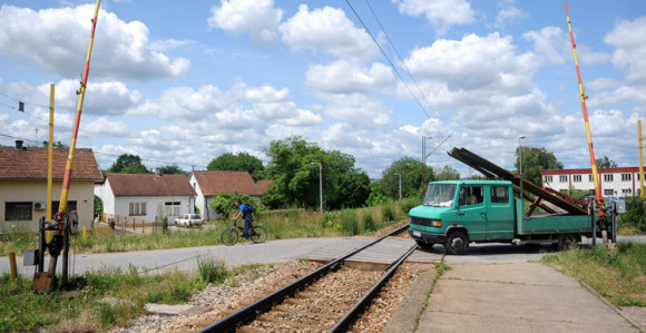 Skidaju rampu kako bi prošli