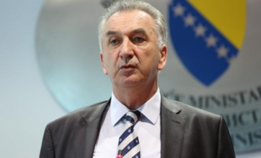 Hitno završiti državni zatvor!