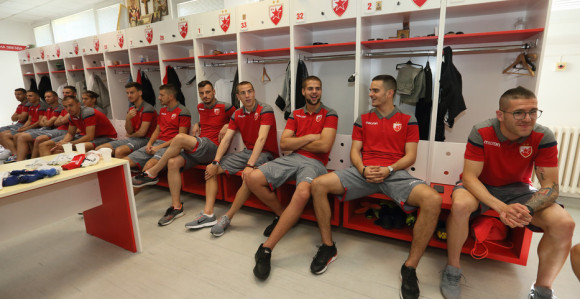 Звезда пред Судуву: Један се враћа, један још не!