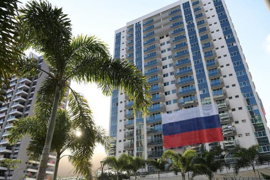 ОИ: Русима скинули и украли заставе из Олимпијског села!