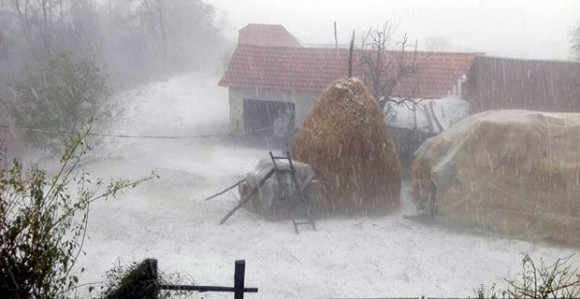 Srbija: Oluja praćena gradom