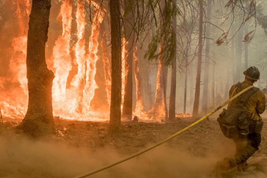 100 požara u SAD, očekuje se još