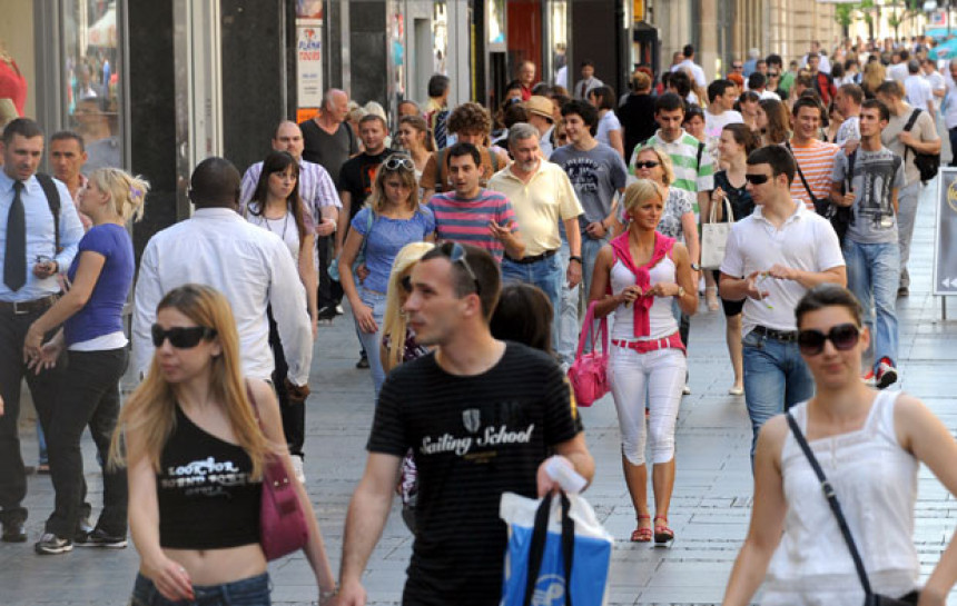 Mladi vole Rusiju a žele da idu u zapadnu Evropu 