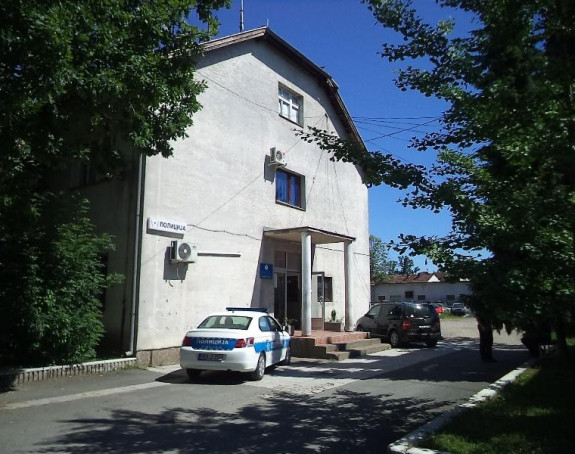 Brčak policajcu u Srpcu potrgao uniformu