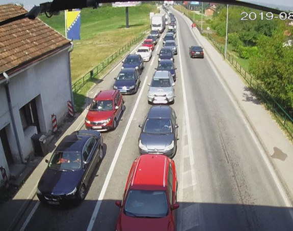 Gužve: Na većini prelaza u BiH duge kolone vozila