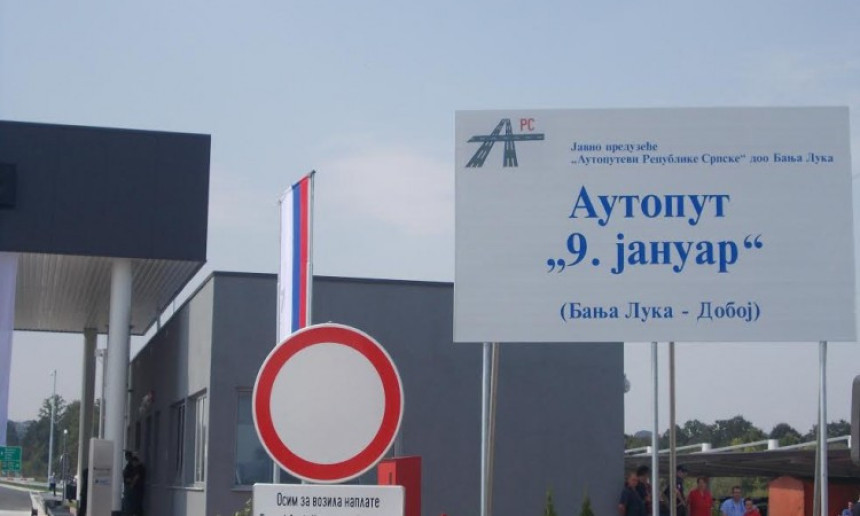 Auto-put 'darovali' Dušanka Majkić i SNSD