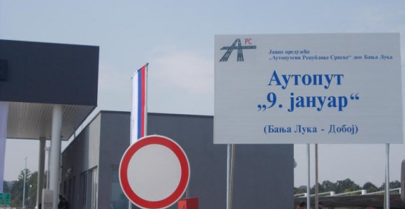 Auto-put 'darovali' Dušanka Majkić i SNSD 