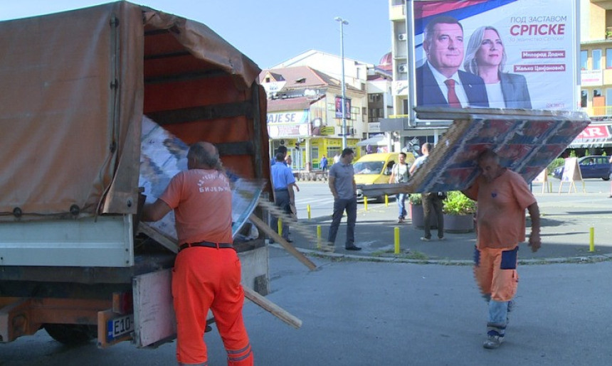 Počelo uklanjanje izbornih panoa