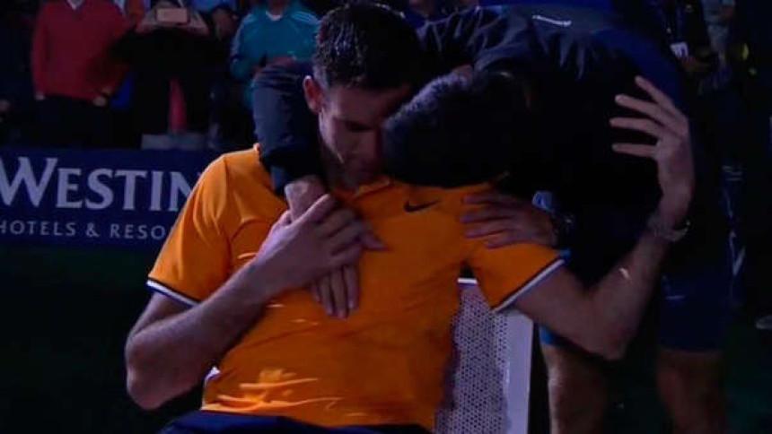 Šta je Đoković šapnuo utučenom Del Potru?