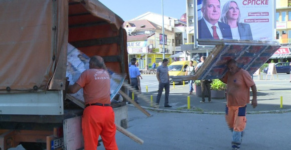 Počelo uklanjanje izbornih panoa