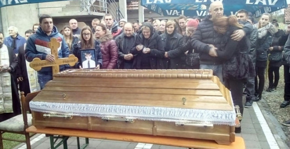 Sahrana Radenka: Plače majka, nebo...