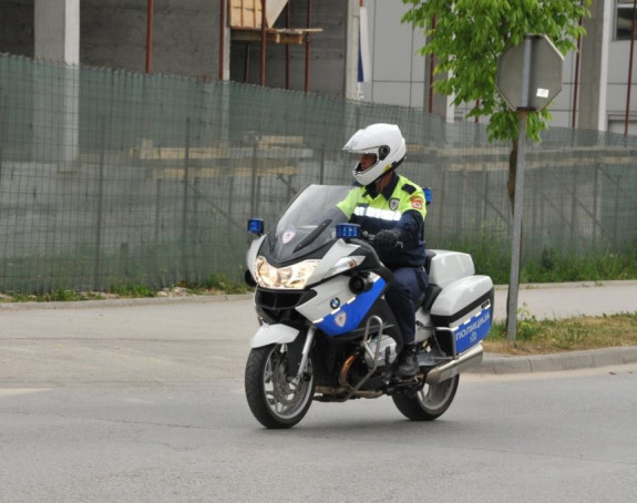 Policajac na motoru sustigao lopova