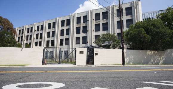 Rusija traži vraćanje zastava