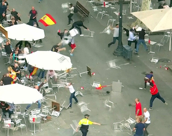 Tuča u Barseloni: Letjele stolice!
