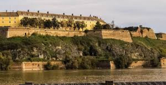 Mladić iz BiH pao sa tvrđave u Novom Sadu