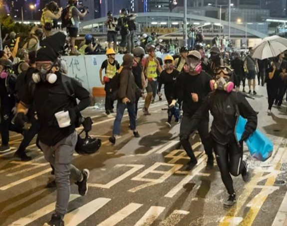 Zapaljive bombe bačene u stanicu metroa u Kini