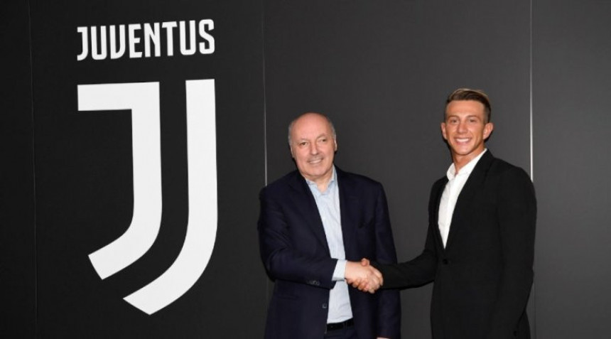 O Juventusovoj pocepanoj čarapi u kancelariji i još koječemu...