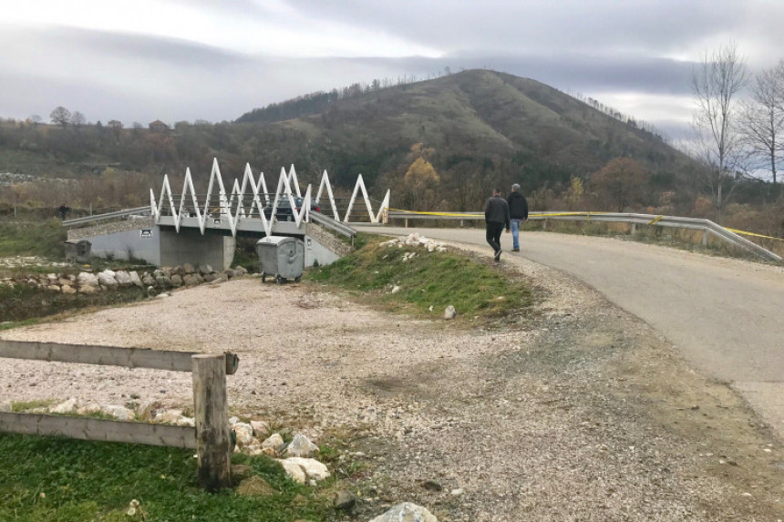 Golfom u Spreču, nestalo 2 mladih