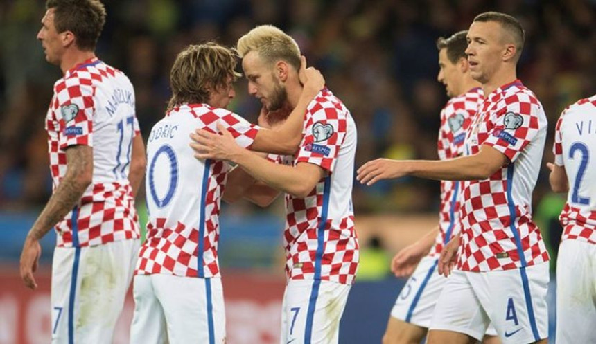 SP: Grci u grotlu Karaiskakisa žele čudo protiv Hrvata!