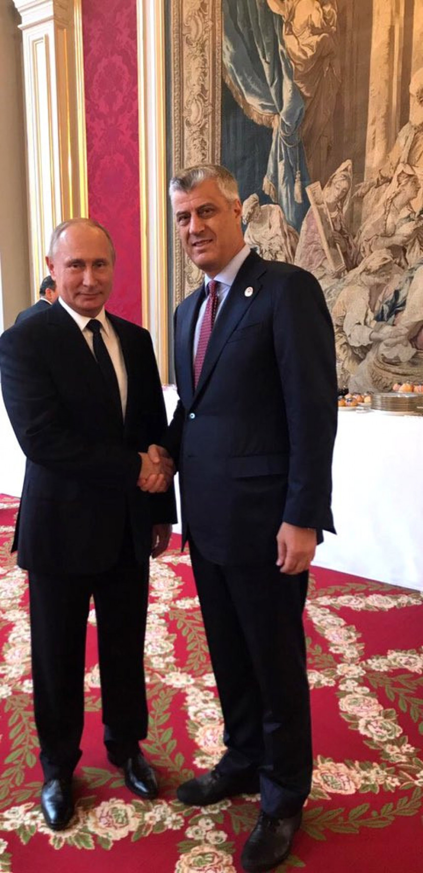 Састали се Тачи и Путин у Паризу