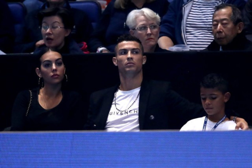 Ronaldo sa porodicom gledao Novaka!