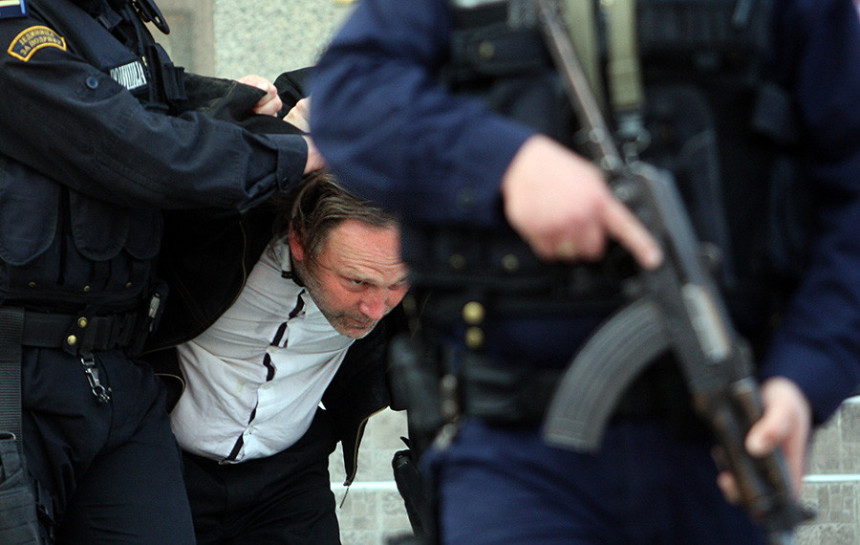 Бомбаш и даље опасан по околину