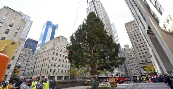 Novogodišnja jelka ispred njujorškog „Rokfeler centra“