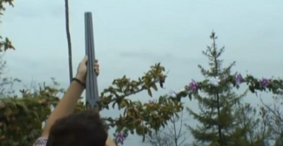 Pucao u jabuku pa ranio tri osobe